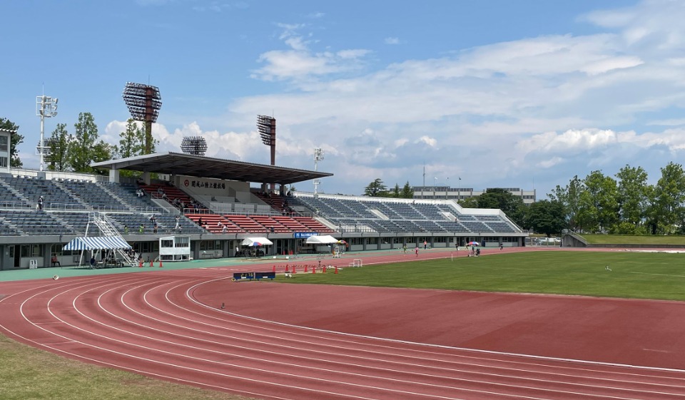 6月18日から19日にかけて、WPA公認「2022北海道・東北パラ陸上競技大会」が開催された福島県の郡山ヒロセ開成山陸上競技場。梅雨時の蒸し暑い天候のなか、6つの日本記録、64の大会記録が塗りかえられた