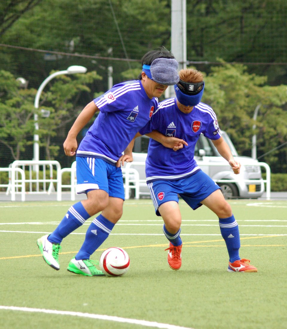 アジア選手権最終合宿で、戦術の最終チェックを行う日本代表=国立代々木競技場フットサルコート