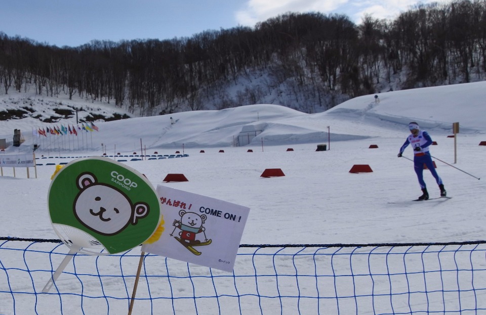 ピョンチャン冬季パラリンピックまで、あと1年。札幌市では、バイアスロンも含めたノルディックスキーのワールドカップも初開催された。4日間で約2,400人の観客が訪れ、雪原での過酷な戦いを繰り広げる選手を力づけた。