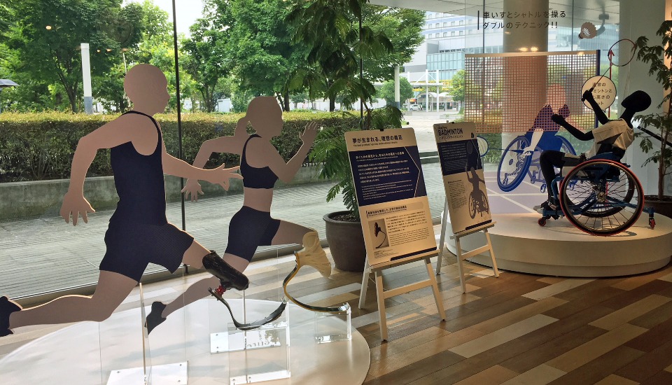 「パナソニックセンター東京」のショールームで展示中のパラリンピックコーナー。クイズコーナーもあり、オリンピックとともにパラリンピックの基礎知識が自然と学べる。